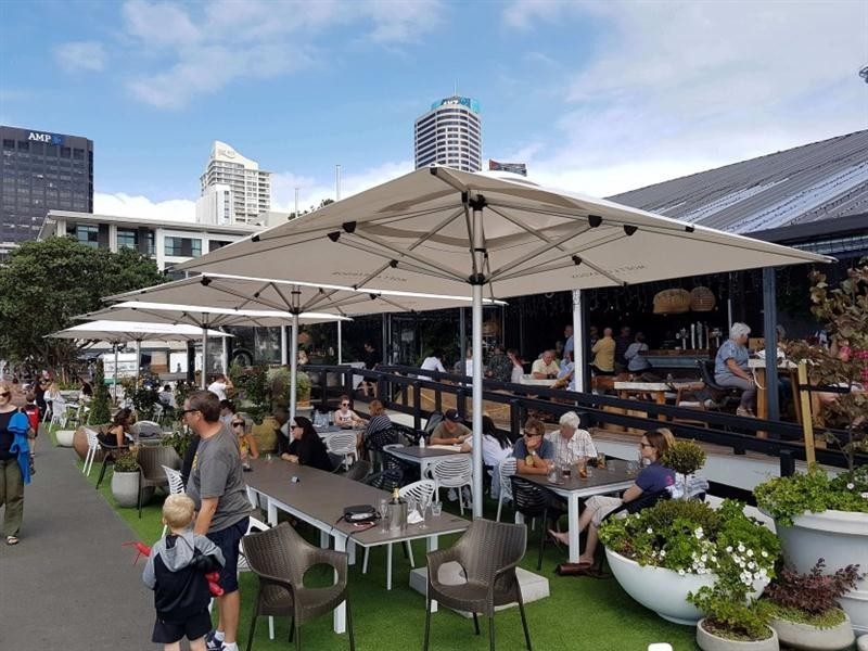 Commercial Centre Pole (SU10)