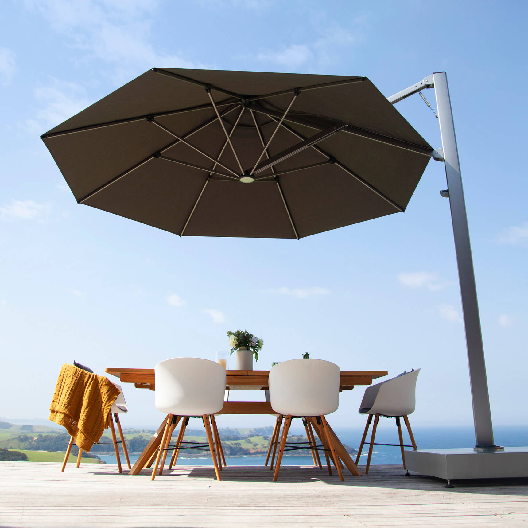 Cantilever umbrella