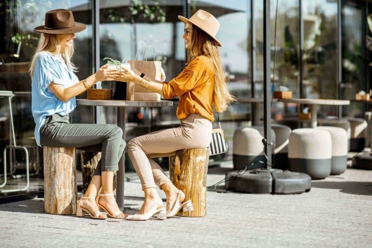 Women in outdoor cafe