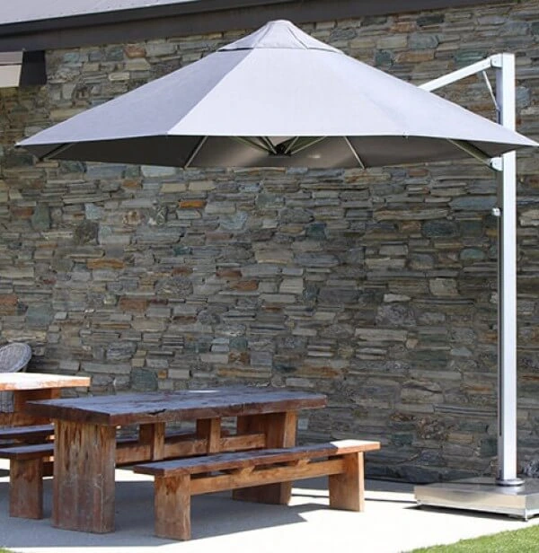 Cantilever umbrella in backyard