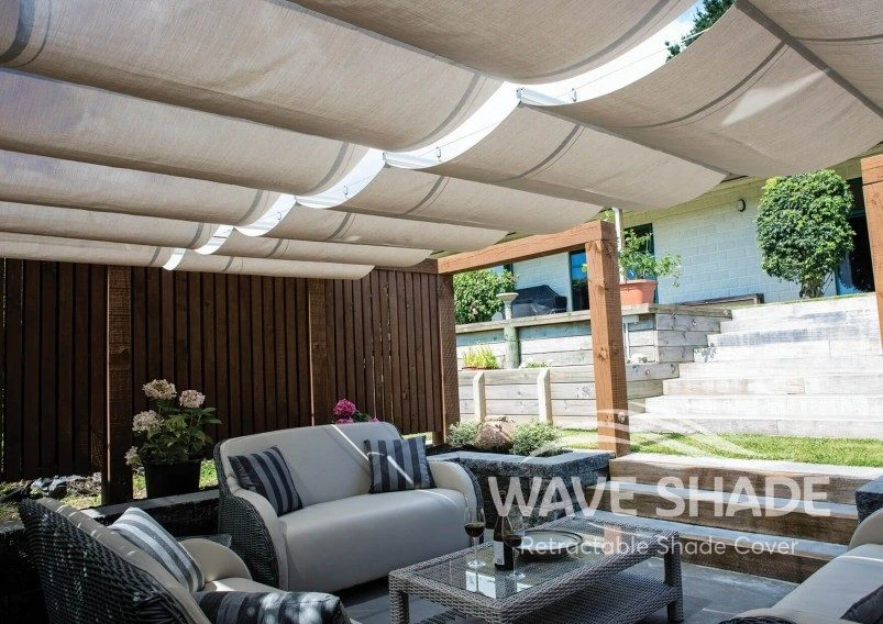 Retractable shade waveshade