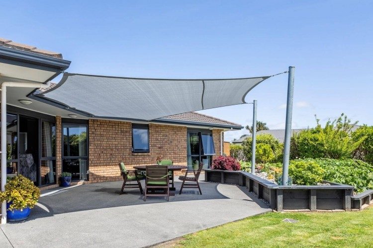 A Simple Guide to Outdoor Shade Sails at Home